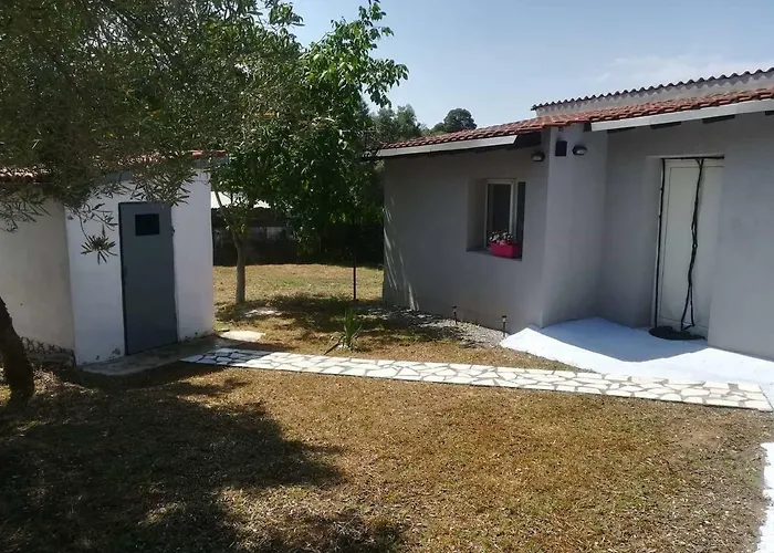 Semesterbostad Kalithea Family House With 3 Bedrooms *